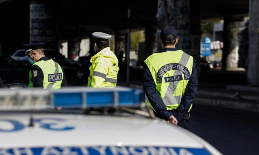 Έβρισε και γρονθοκόπησε αστυνομικό στην Κέρκυρα που του ζήτησε να φορέσει μάσκα